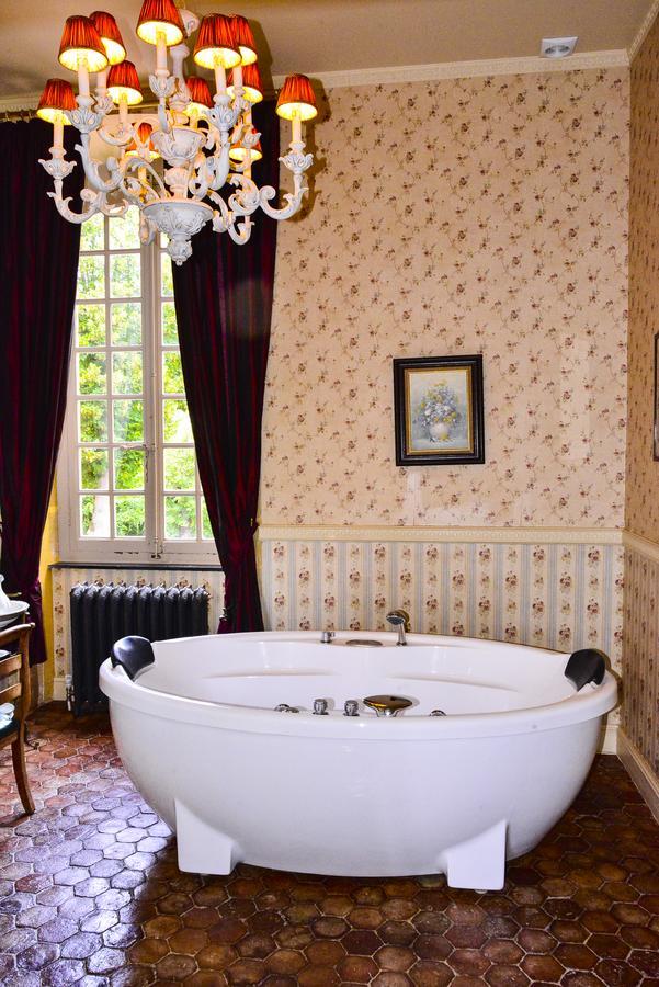 Chateau D'Origny, Chambres D'Hotes Et Restaurant Gastronomique Ouches Bagian luar foto