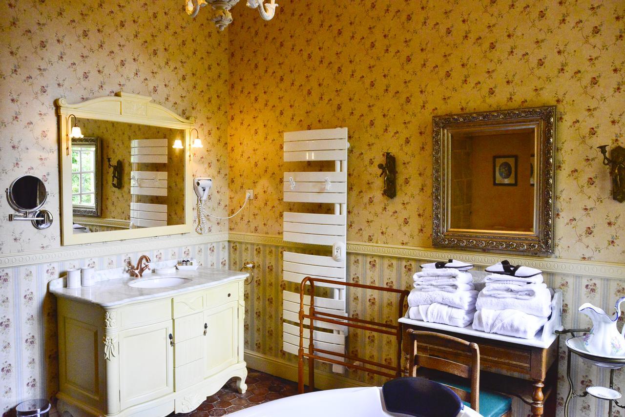 Chateau D'Origny, Chambres D'Hotes Et Restaurant Gastronomique Ouches Bagian luar foto